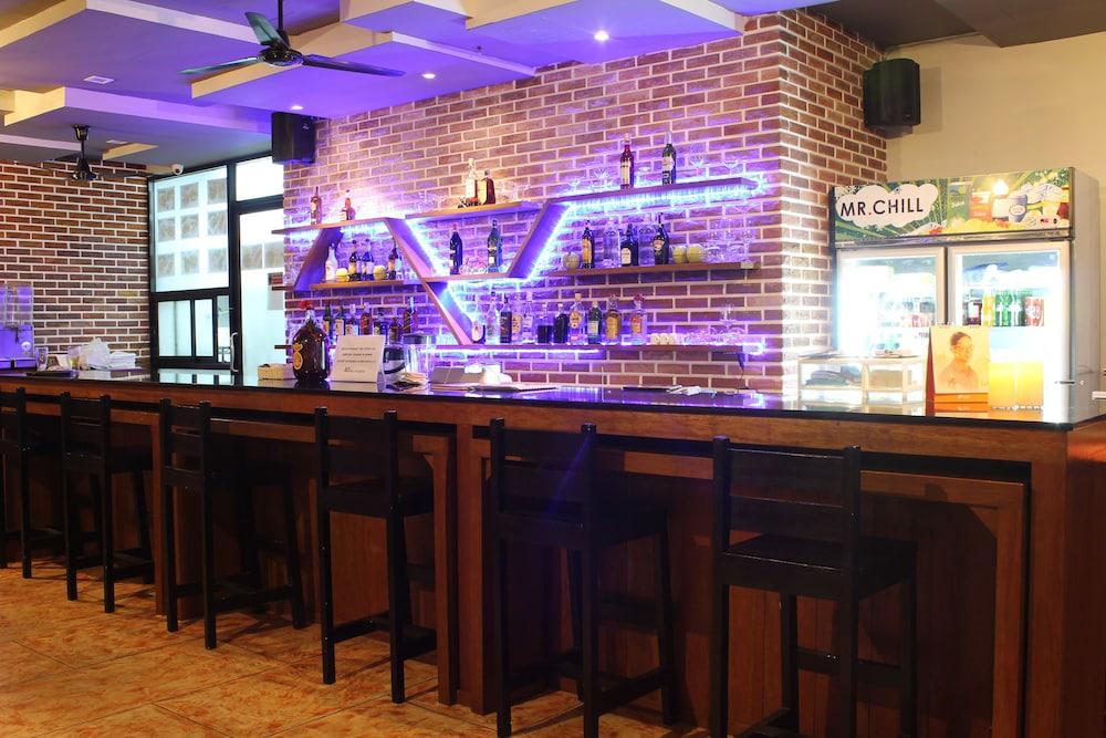 普吉岛芭东红色星球酒店【SHA Plus+】 Patong 外观 照片